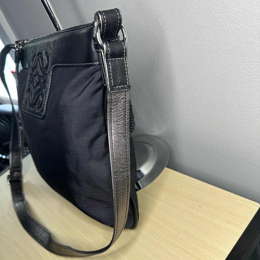 LOEWE CROSSBODY WITH COA - Picture 2 of 13
